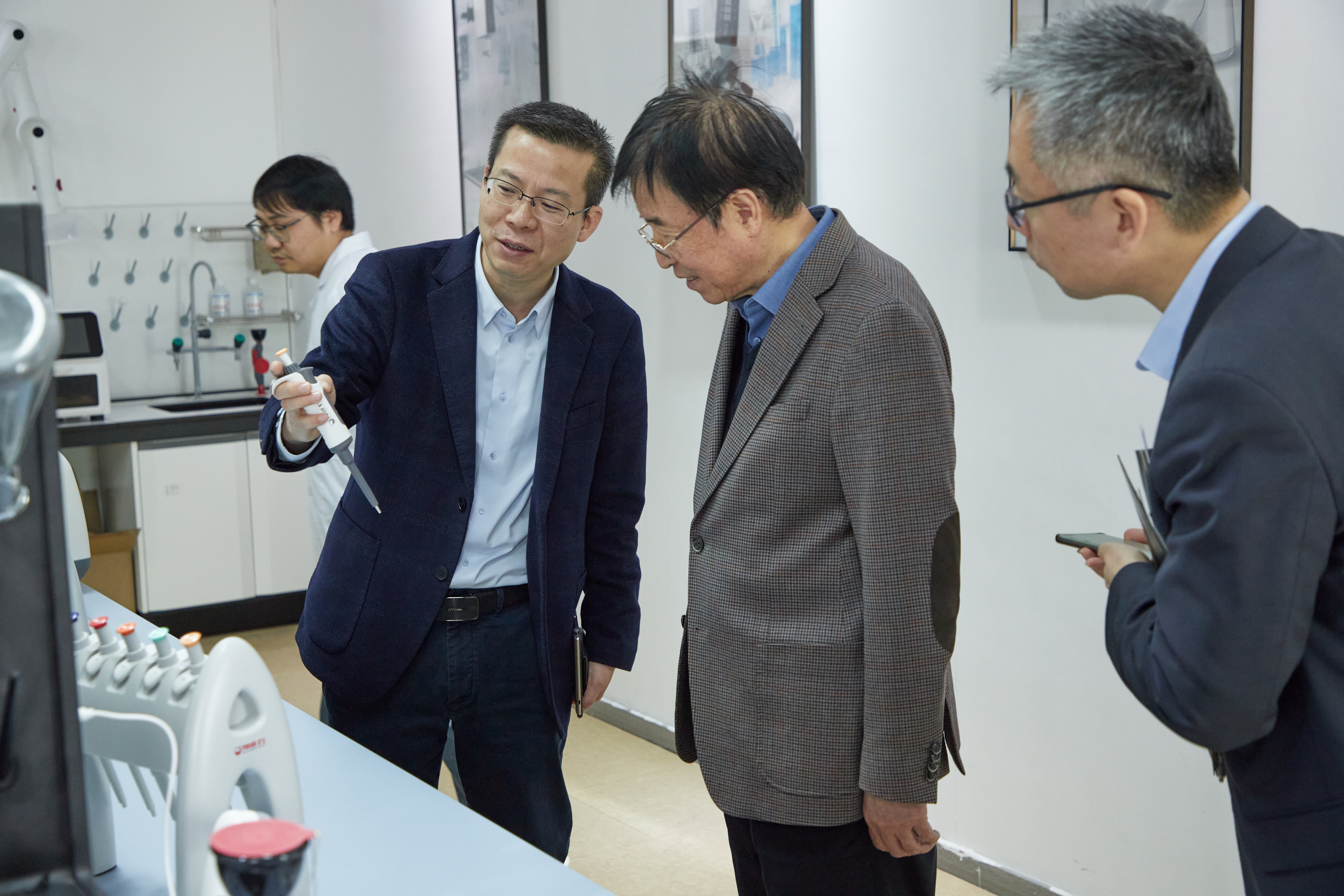 中国高等教育学会参观访问-四亿科学仪器